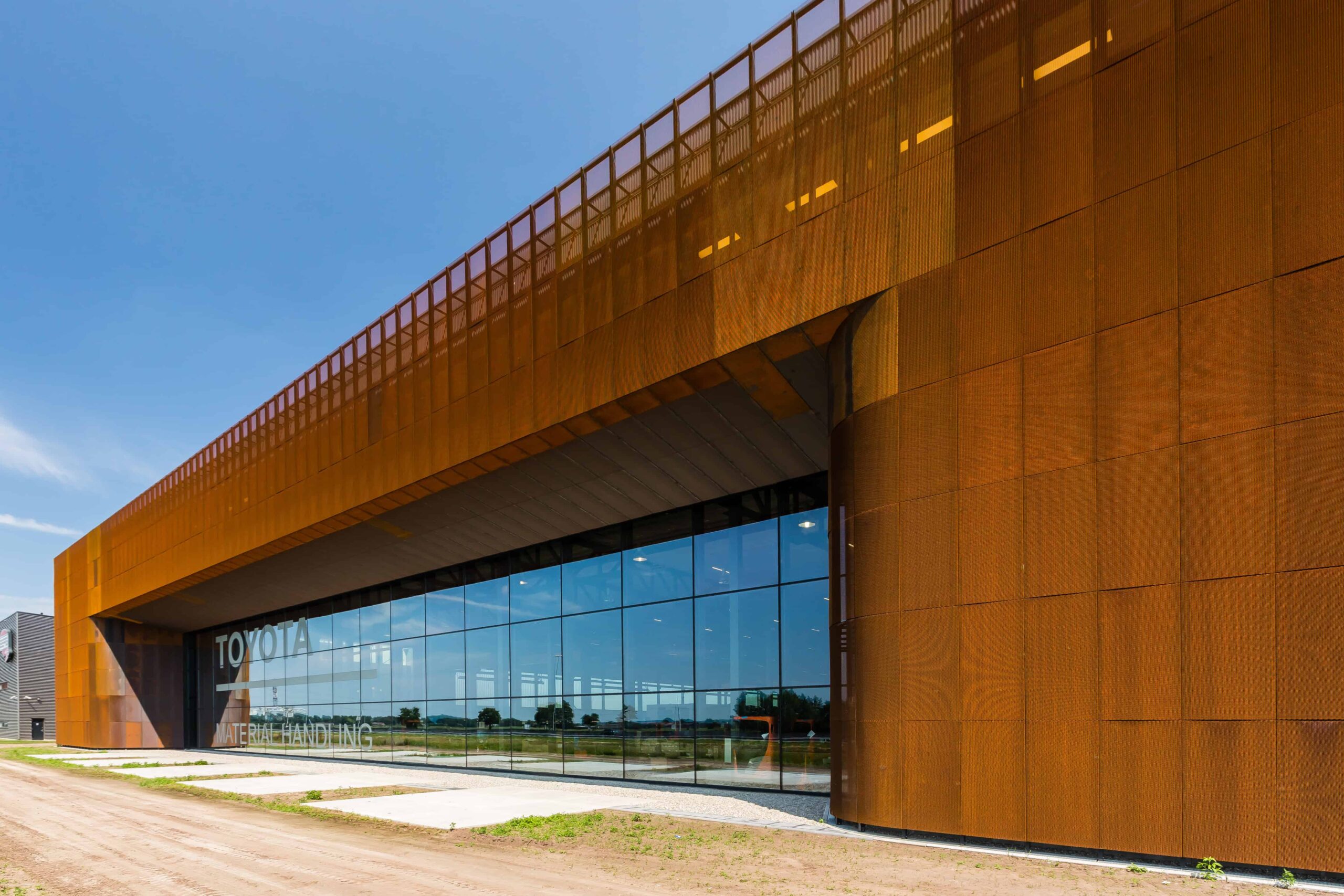Corten steel facade expanded metal