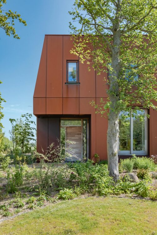 Metadecor-façade cladding-Corten steel-MD Flack-MD Lamel-Villa Noorderlaan in Hippolytushoef facade cladding corten steel