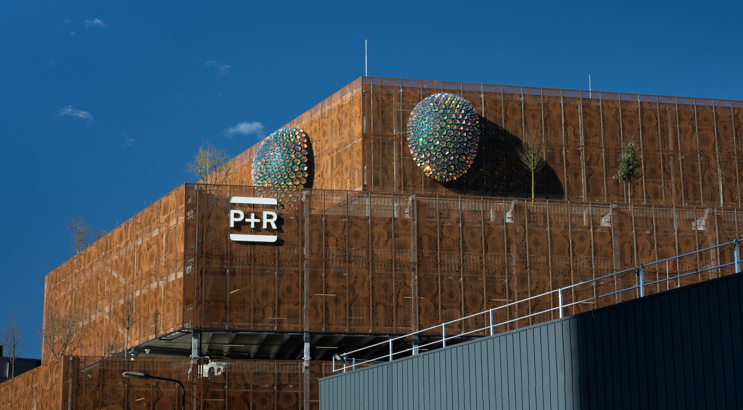 façade of the Naturalis parking structure